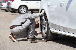青岛市北区道路救援:汽车行驶中轮胎漏气是否能接着开 青岛市北区道路救援